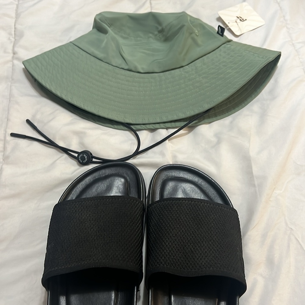 Fabletics Hat and Slides bundle NEW - Picture 11 of 11